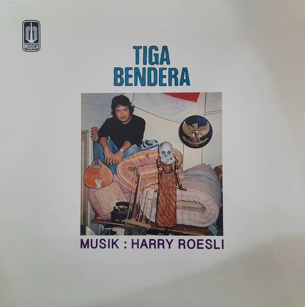 HARRY ROESLI - Tiga Bendera